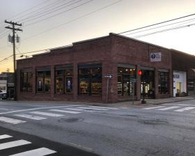 The Blue Door Bottle Shop exterior image