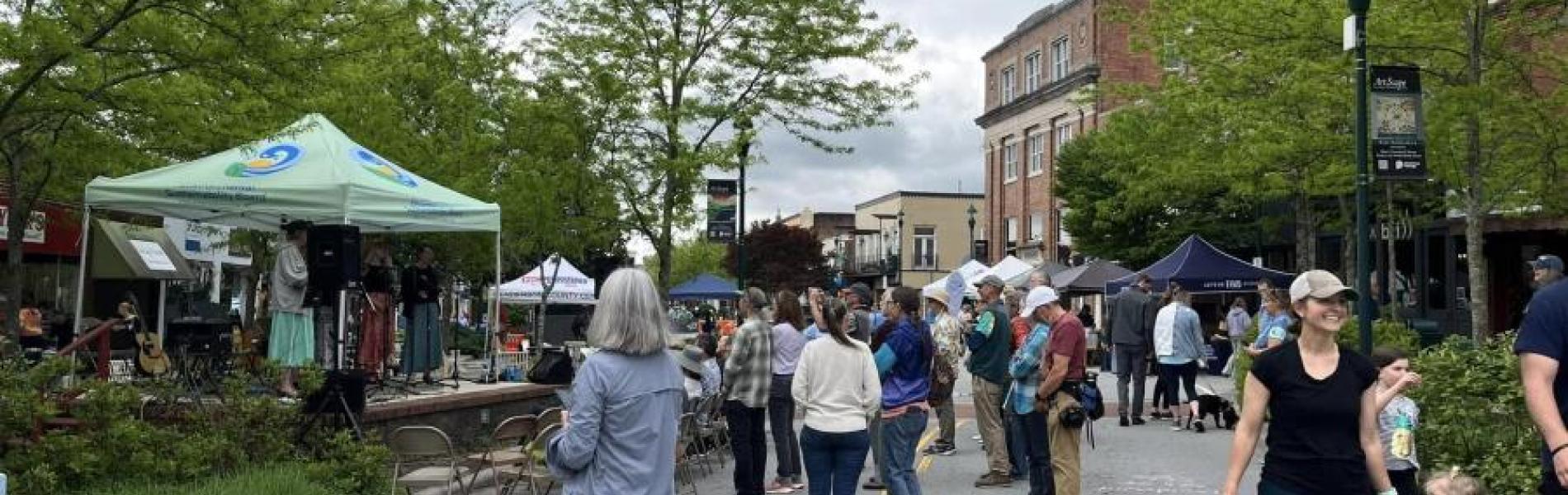People at Hendo Earth Fest 