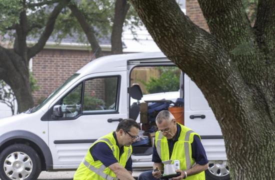 2 men installing a water meter