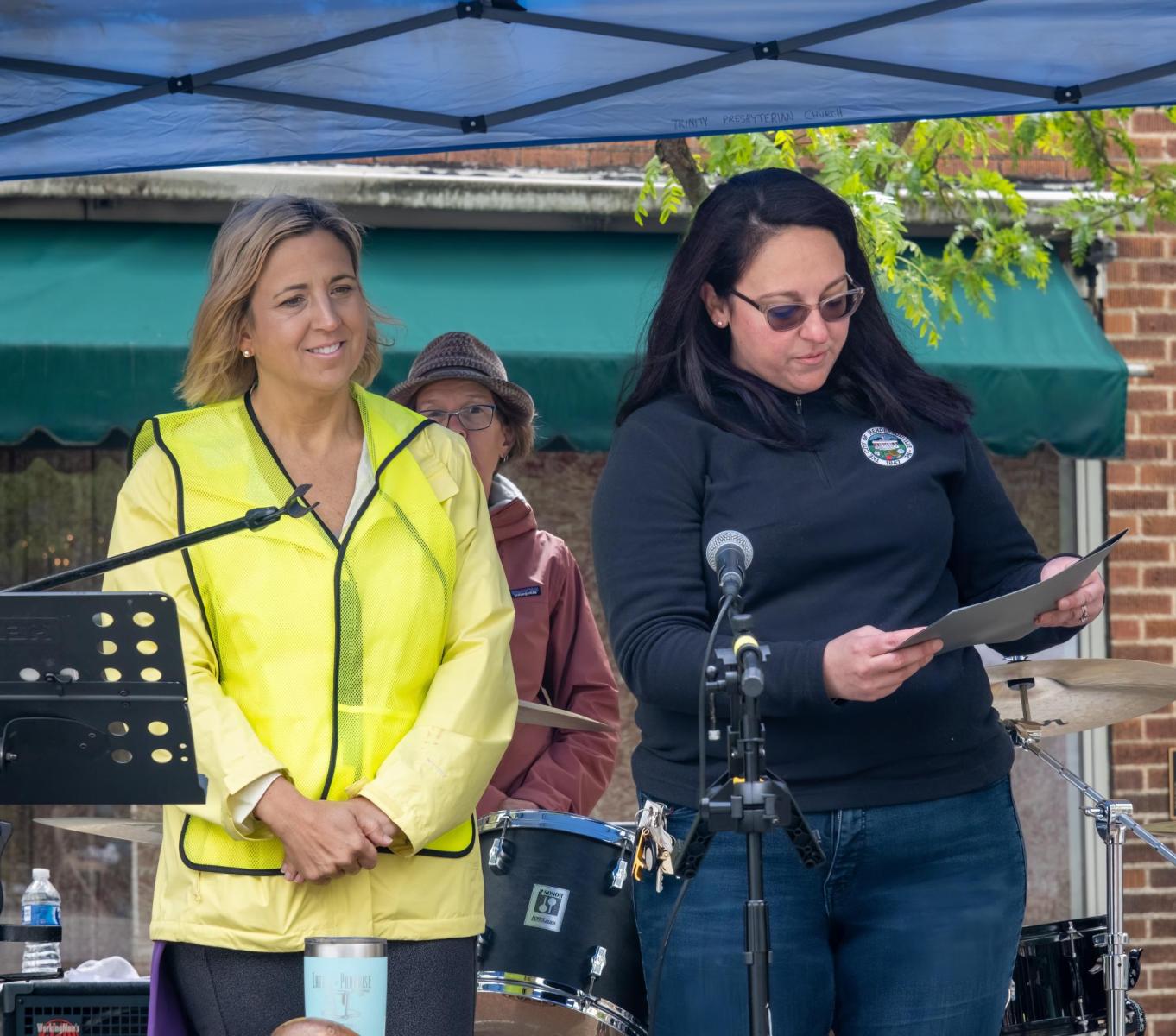 Council Member Hensley and Mayor Pro Tem Simpson reading the Earth Day Proclamation.