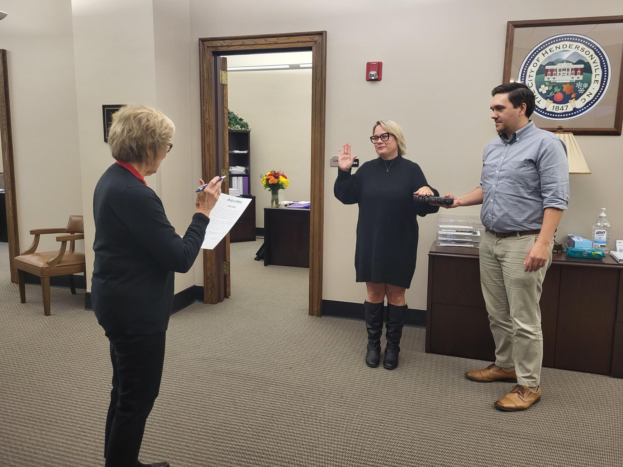 Mayor Swears in New City Clerk Jill Murray City of Hendersonville, NC Official site